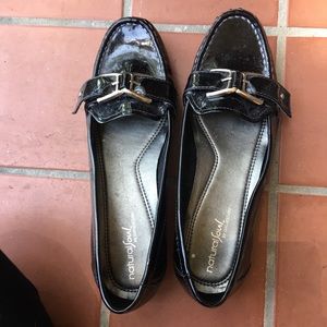 NWOT NaturalSoul black patent loafers